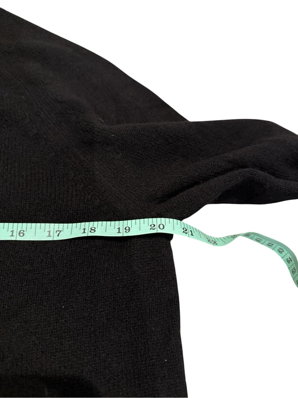 Everlane The Boxy Crew in Cashmere (Black) - Picture 8 of 12